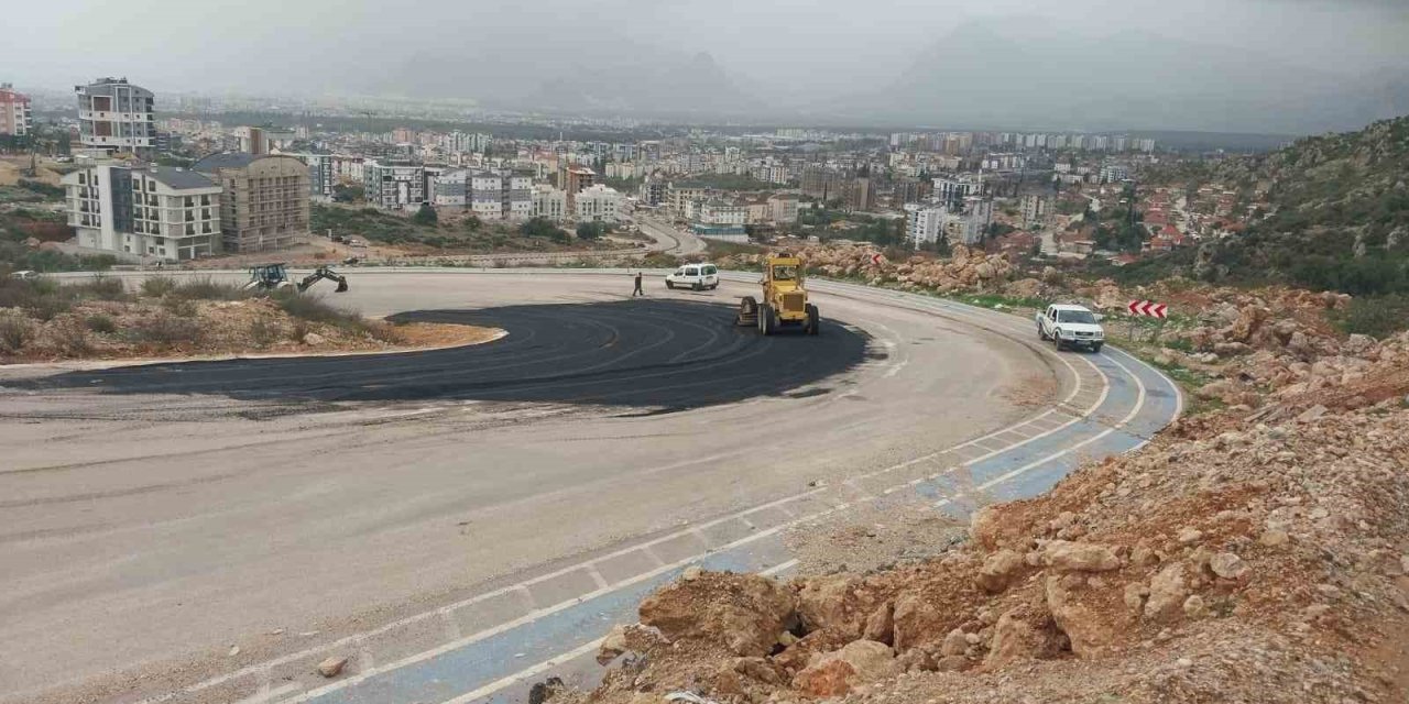 Kepez Belediyesi, Yağmurun Aşındırdığı Yolları Yeniledi