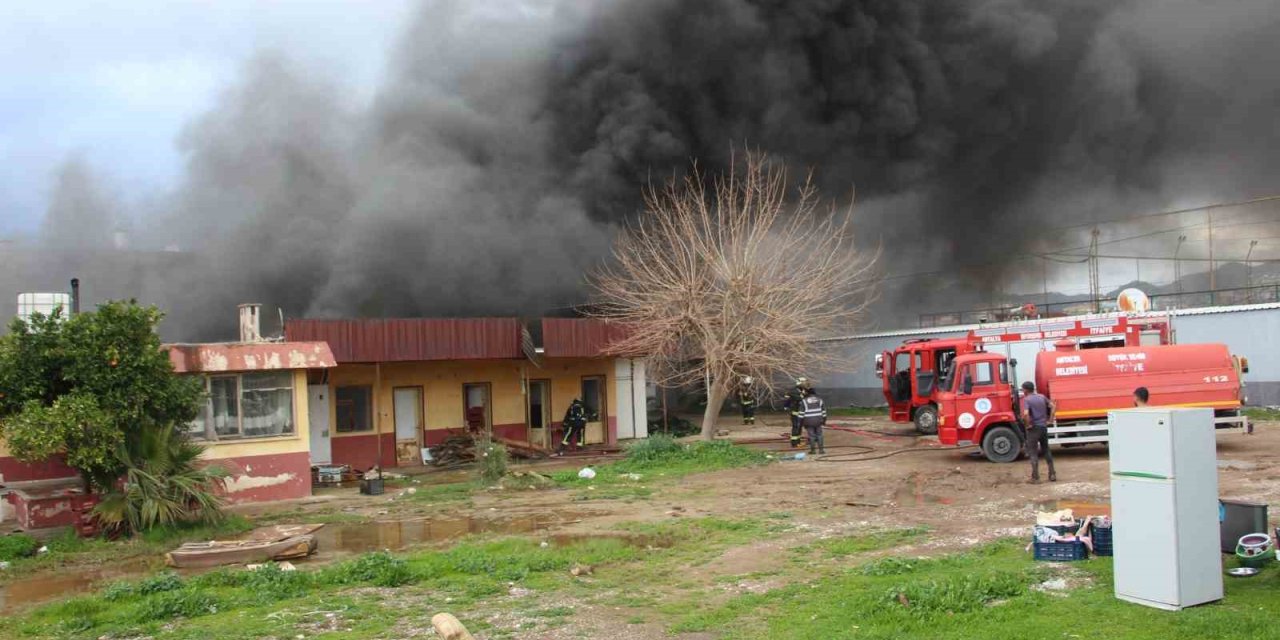 Antalya’da Ekmek Fırını Olarak Kullanılan Müstakil Yapı Alev Alev Yandı