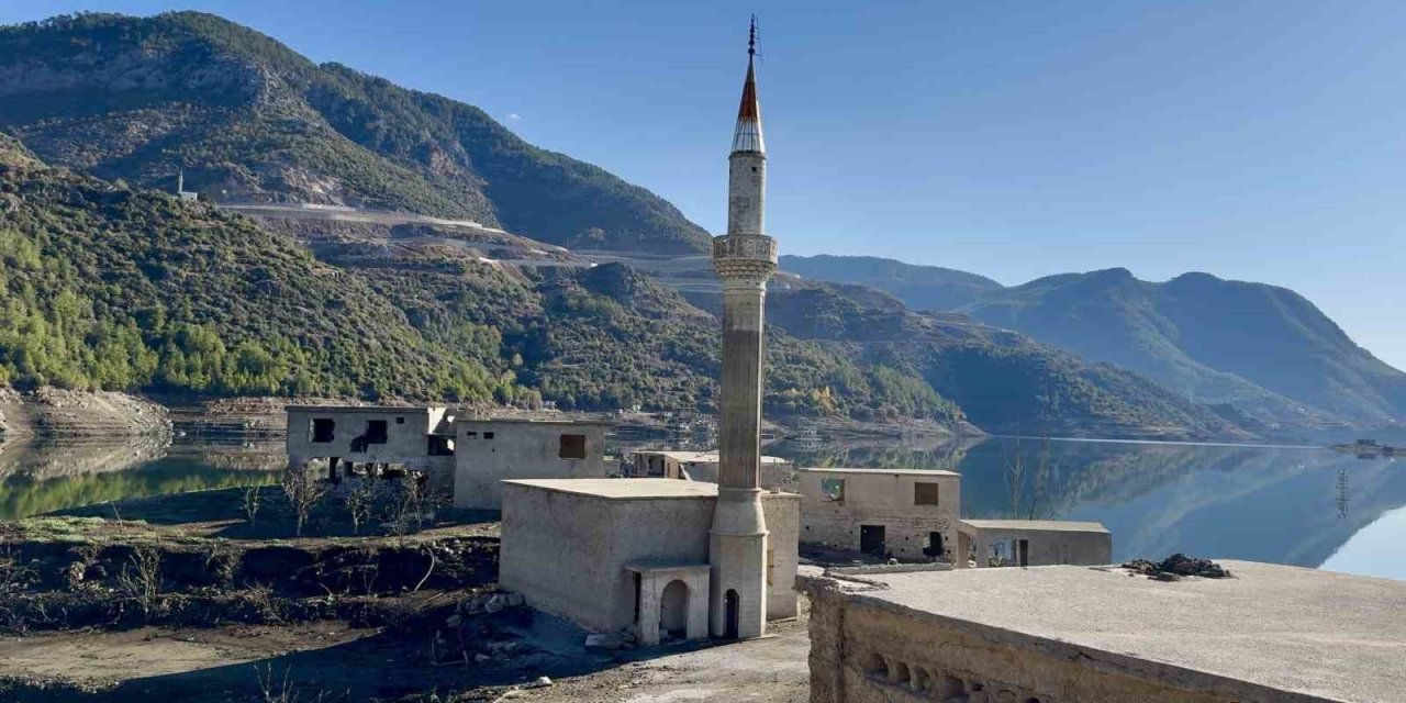 Kıbrıs’a İçme Suyu Sağlayan Baraj Doldu, İnsan Silueti Ortaya Çıktı