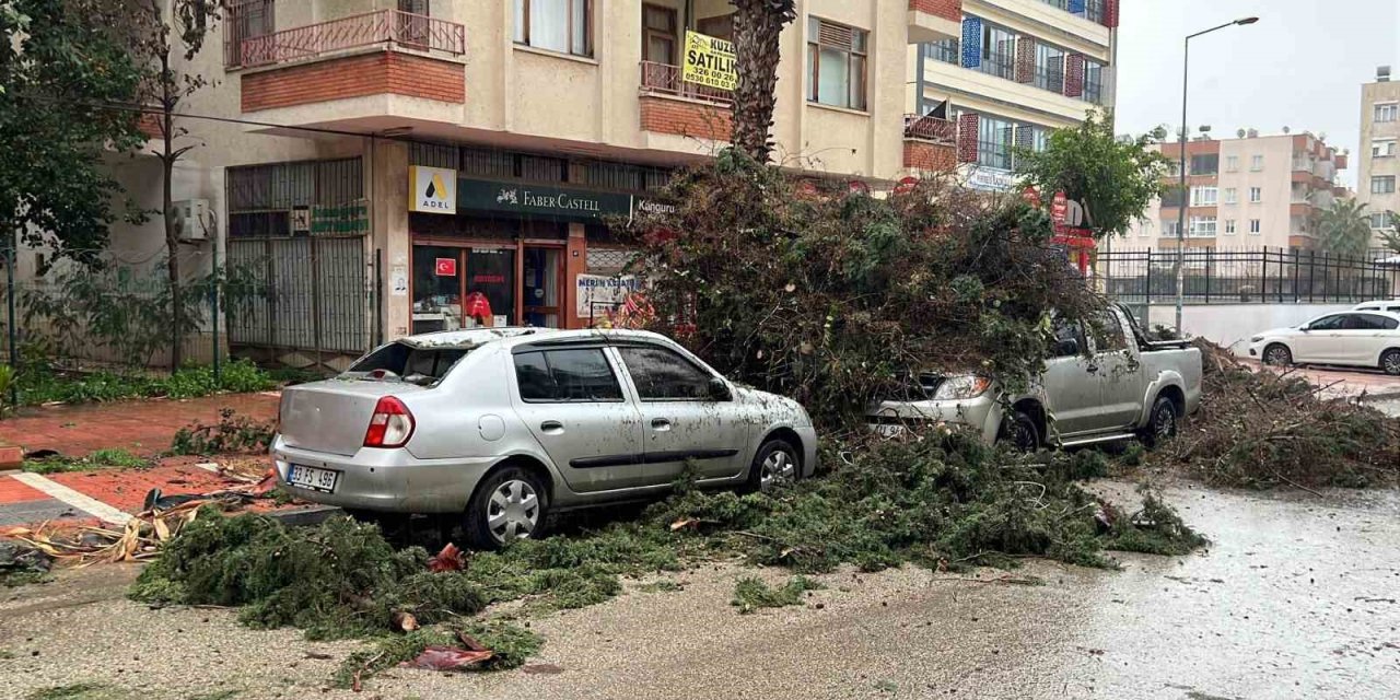 Mersin’de Fırtına Ve Sağanak Hayatı Olumsuz Etkiledi
