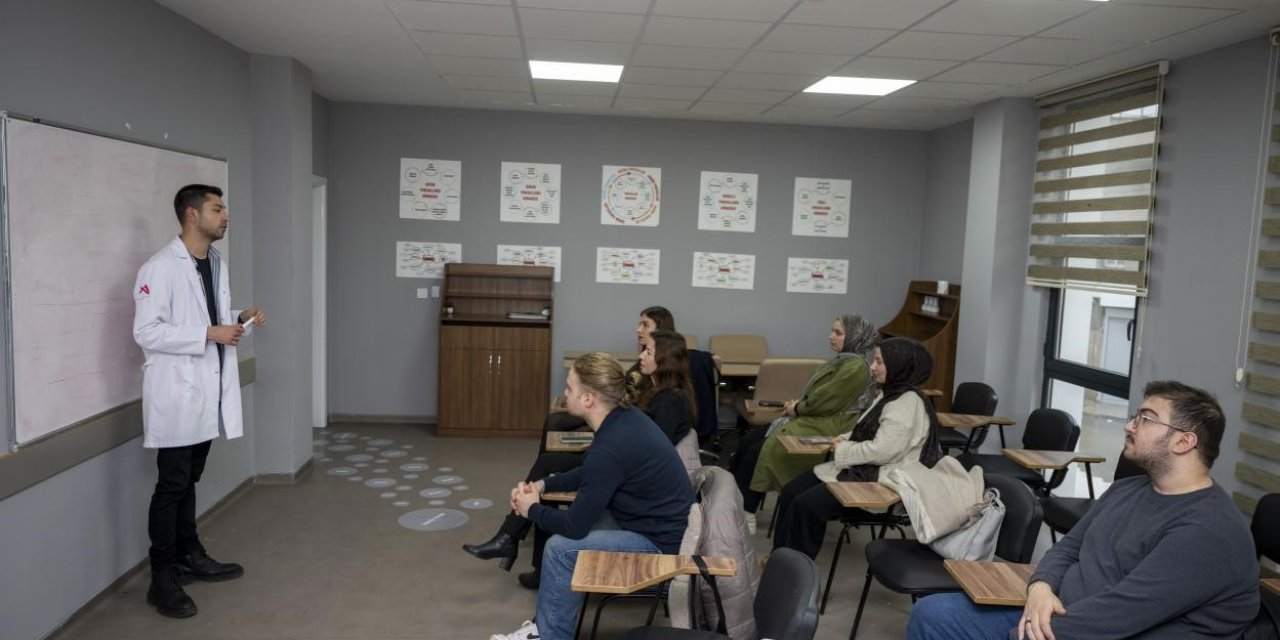 Mersin’de Mercek Kurslarıyla Turizm Sektörüne Nitelikli Personel Yetiştiriliyor