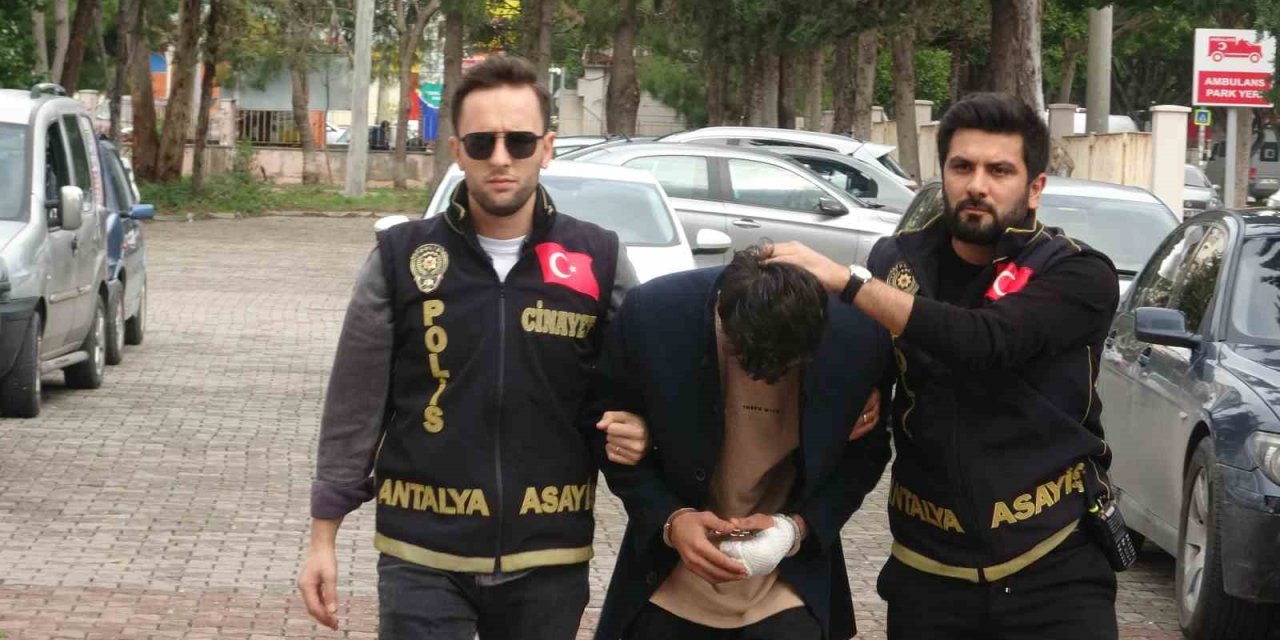 İnternetten Tanıştığı Genci Bıçaklayarak Öldüren Şüpheli Adliyeye Sevk Edildi