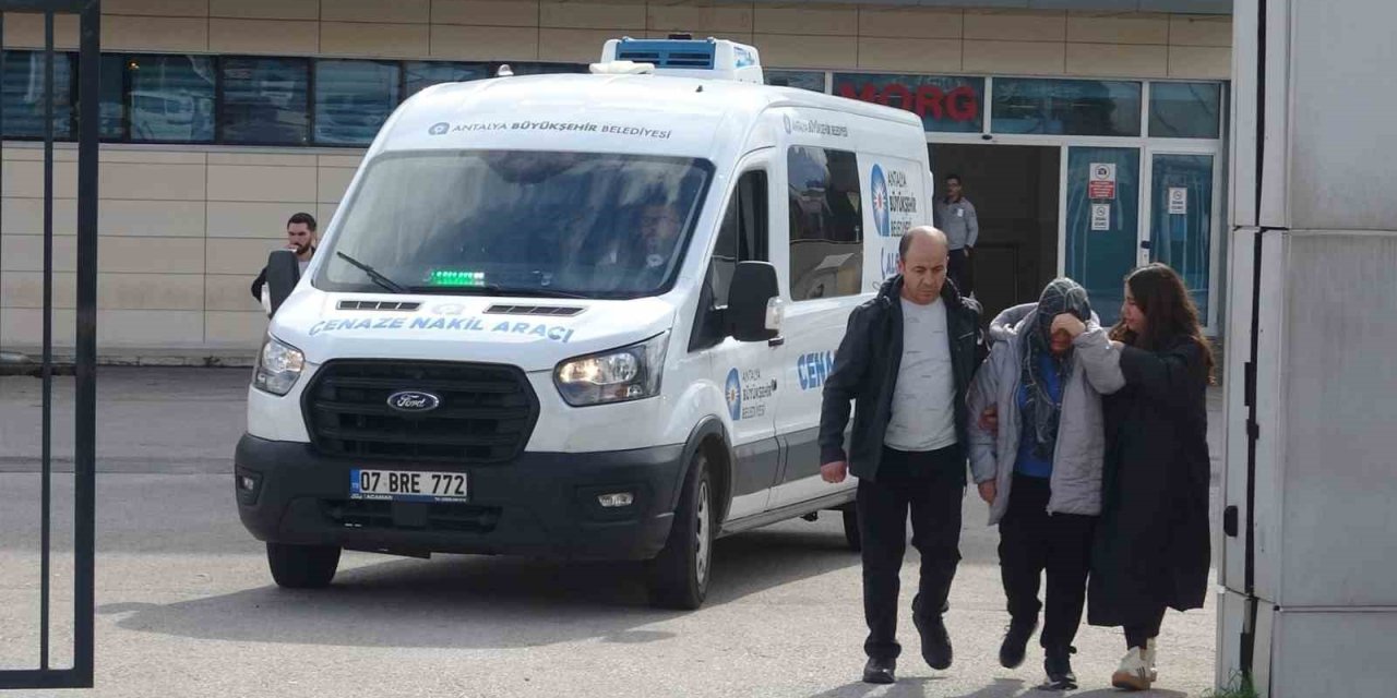 Antalya’da 20 Yerinden Bıçaklanarak Öldürülen Gencin Cenazesi Teslim Alındı, Cinayet Zanlısı Tutuklandı