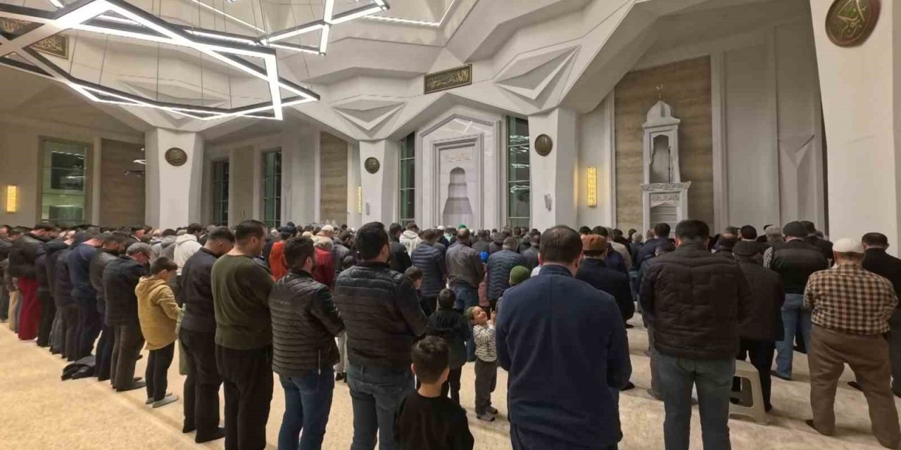 Aksaray’da Ramazan Ayının İlk Teravih Namazı Kılındı