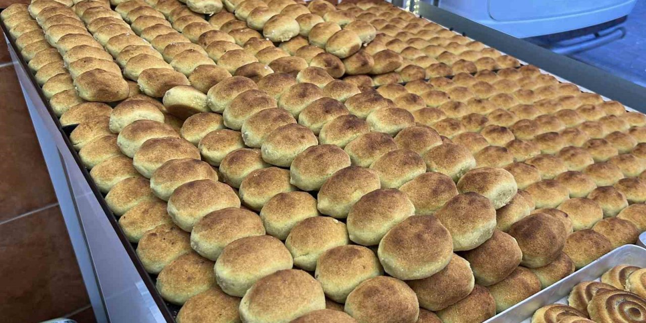 Ramazan’ın İlk Gününde Mersin’in Vazgeçilmez Tatlısı Kerebiçe Yoğun İlgi