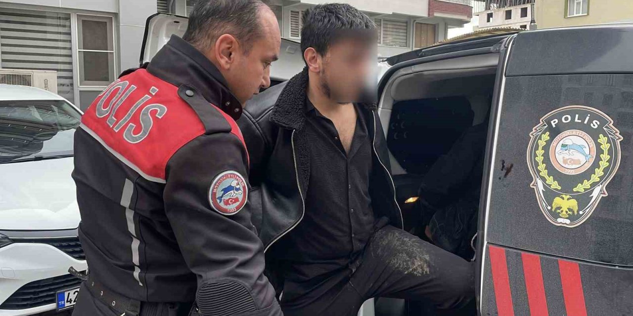 Araçtan Uyuşturucu Maddeyi Attılar, Yakalanınca ‘üzerimde Bir Şey Yok" Savunması Yaptılar