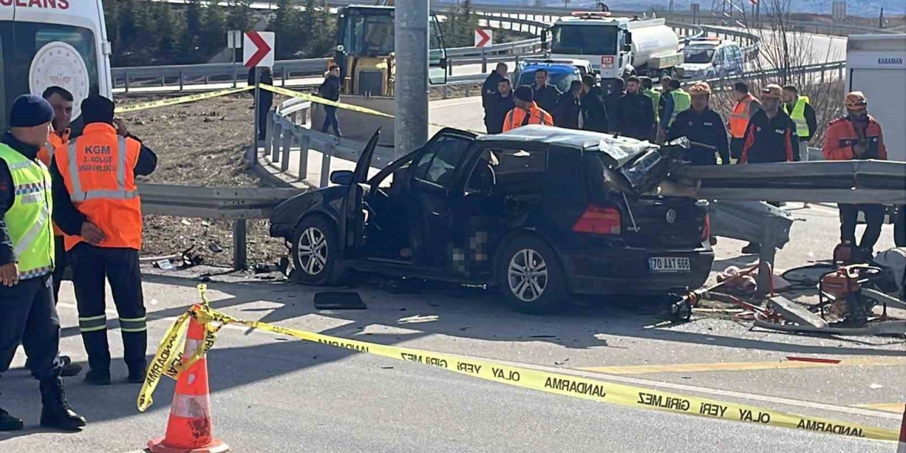 Otomobil Bariyerlere Ok Gibi Saplandı: Anne Ve Baba Öldü, Kız Çocukları Yaralandı