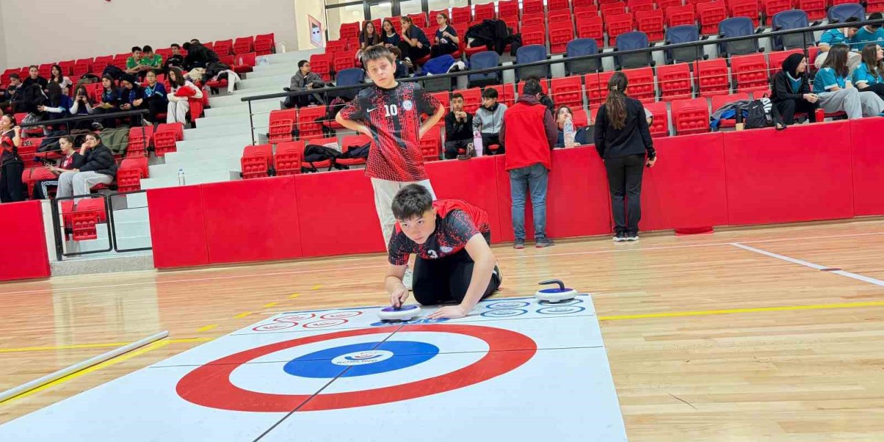 Niğde’de Floor Curling Heyecanı Yaşandı