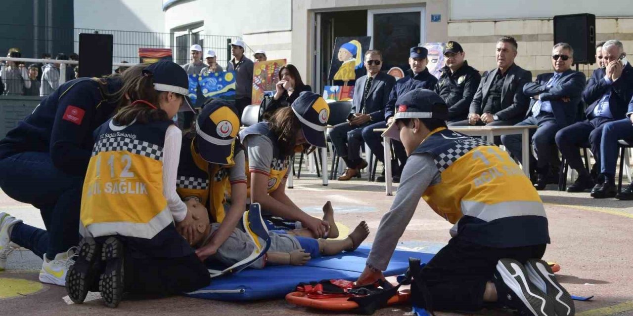 Aksu’da Öğrenciler ‘sağlık Elçisi’ Belgelerini Aldı