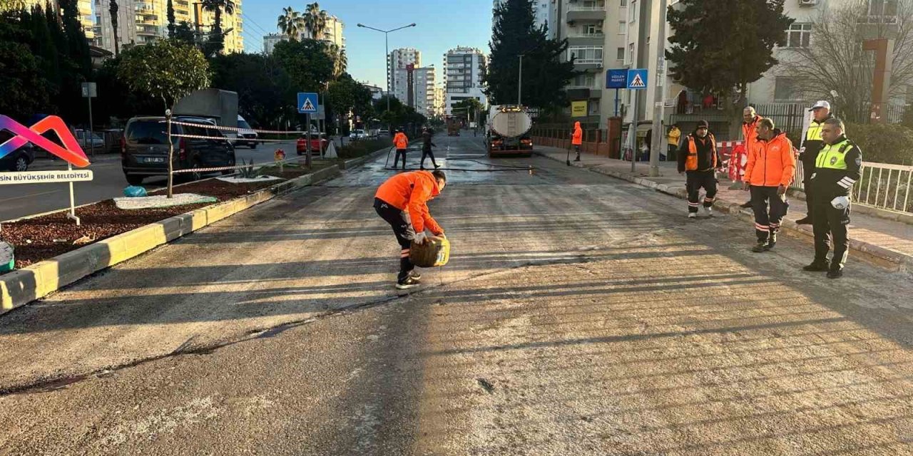 Mersin’de Selin Zarar Verdiği Köprüde Tahkimat Çalışması Tamamlandı