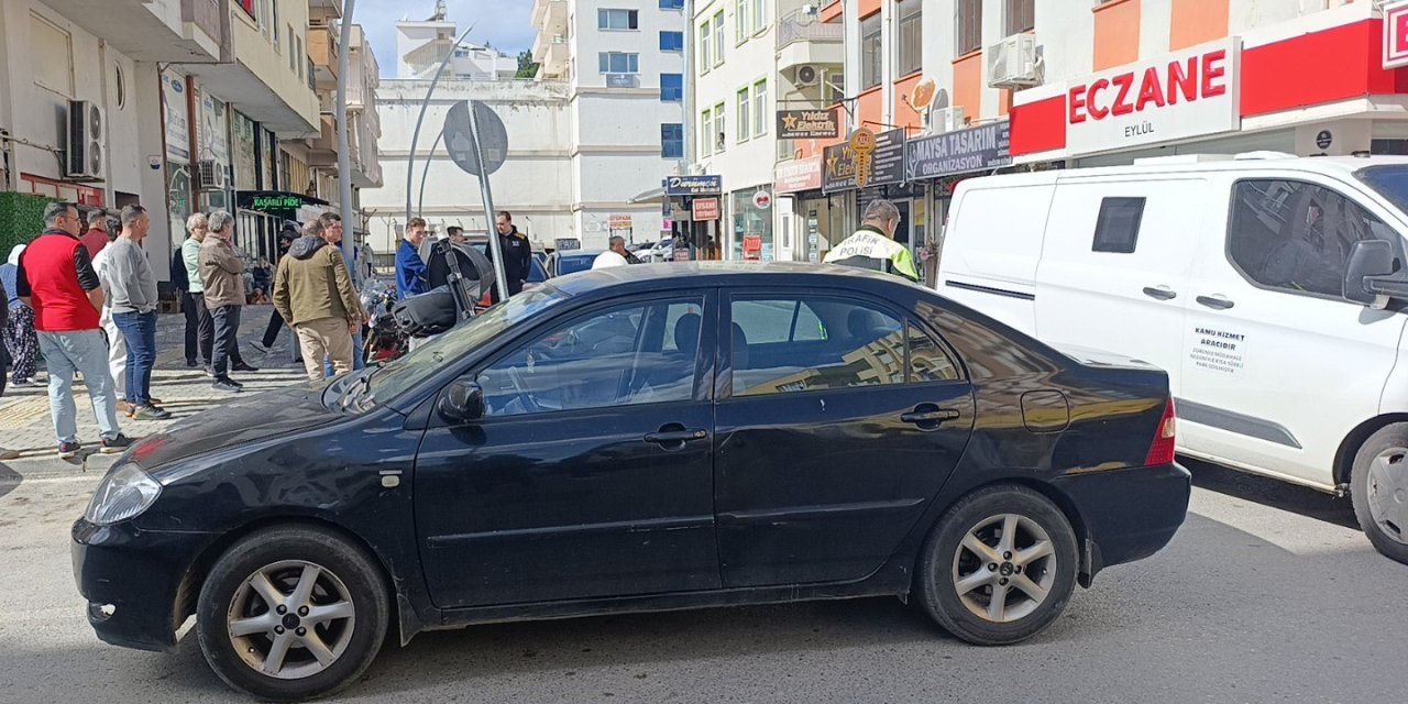 Otomobil İle Çarpışan Motosikletli Metrelerce Savruldu