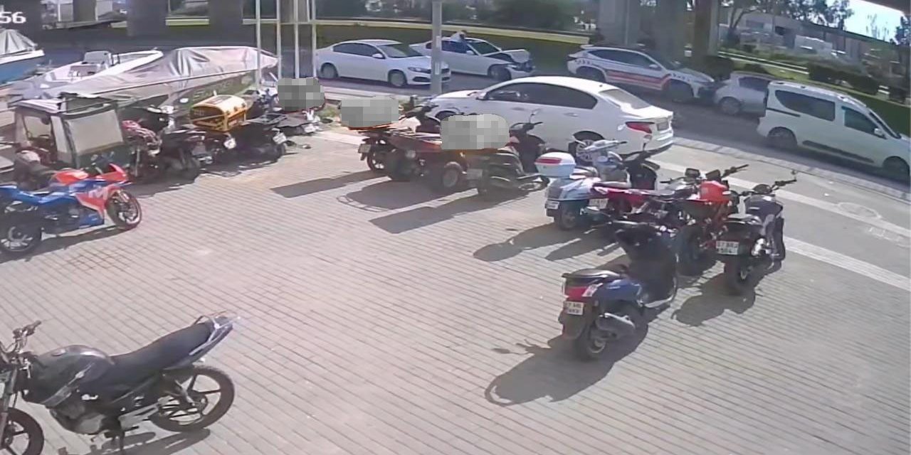 Jandarma Trafik Aracına Çarpıp Kaçtılar, Yakalanınca İkisi Birden ‘aracı Ben Kullanıyordum’ Dediler