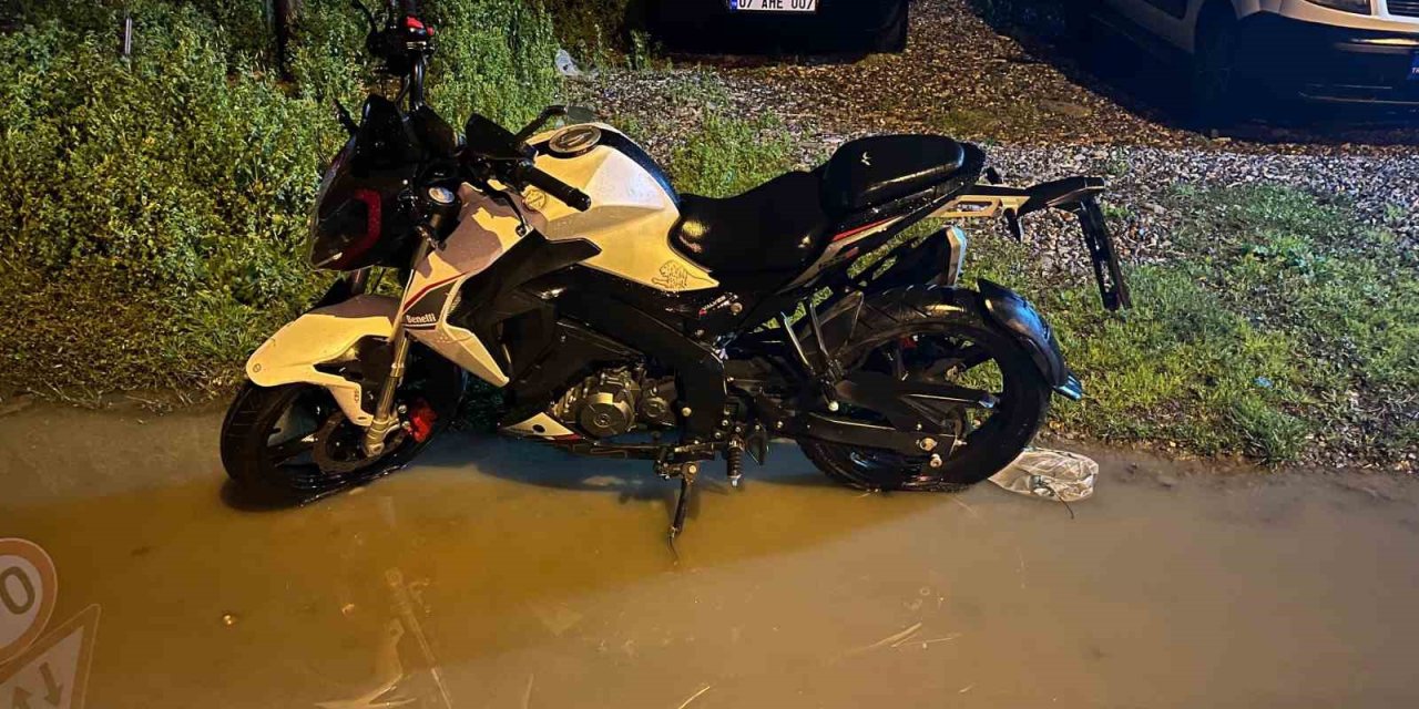 Köpeğe Çarpmamak İçin Manevra Yapan Motosikletin Sürücüsü Savrularak Yaralandı