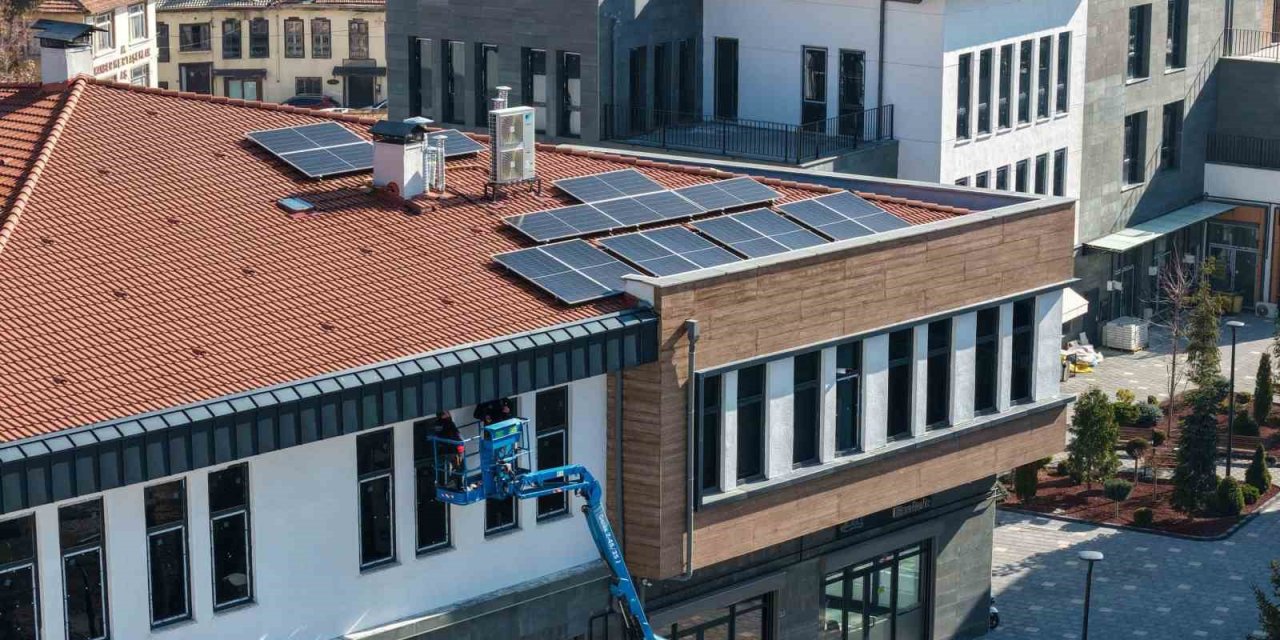 Suriçi Çarşısı Yeşil Enerjiyle Aydınlanıyor