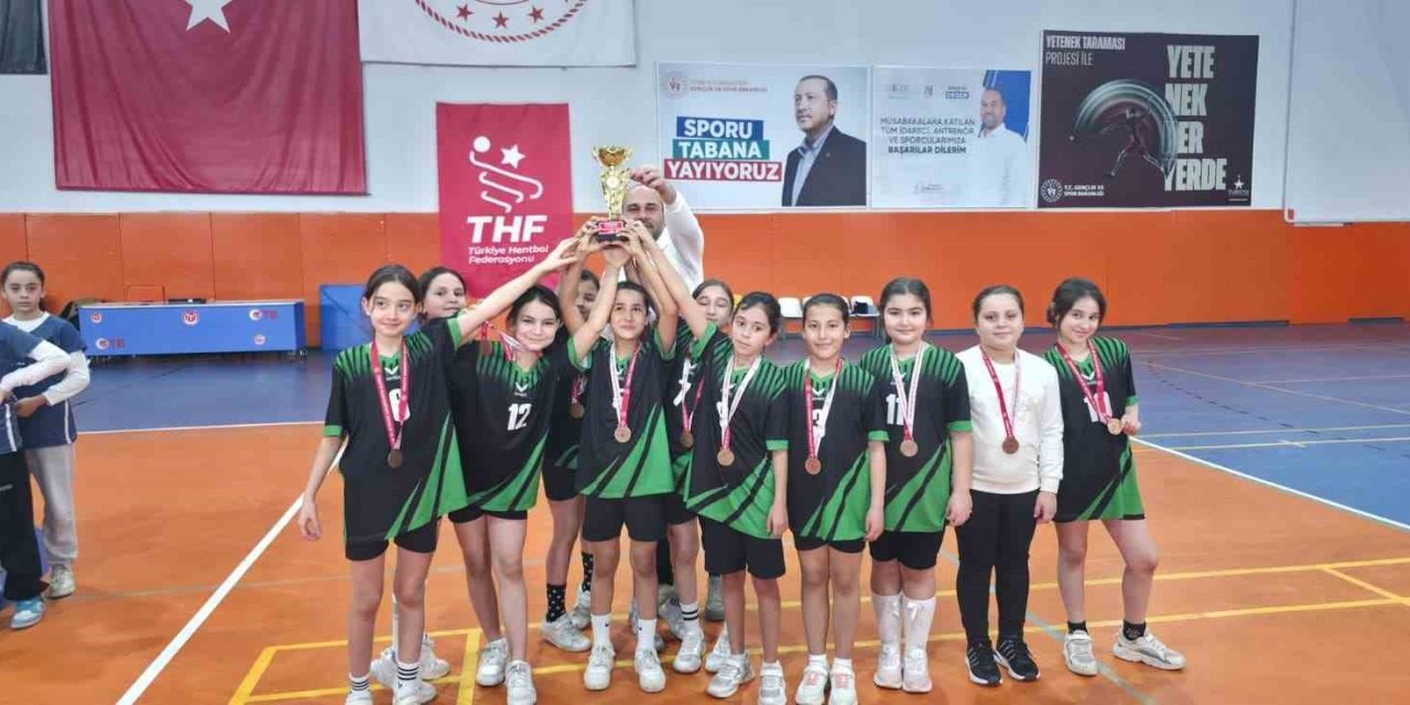 Okul Sporları Küçükler Hentbol Müsabakaları Sona Erdi