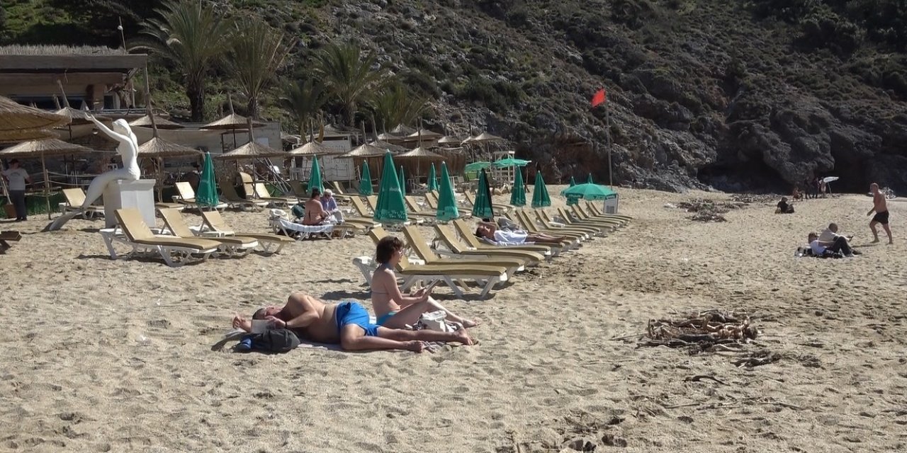 Alanya’da Şubat Ortasında Deniz Keyfi