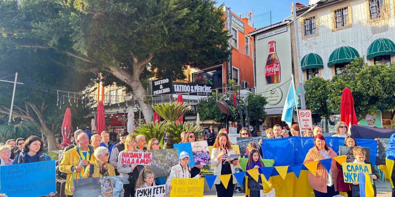 Antalya’da Ukraynalılardan 4. Yıl Çağrısı: "bu Savaşın En Büyük Acısı Ukraynalı Çocukların Geleceğidir"