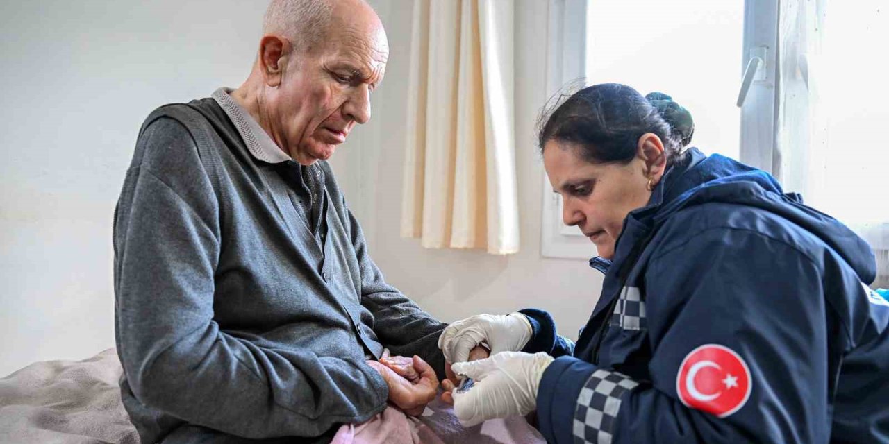 Mersin’de Evde Sağlık Hizmetiyle Hayatlar Kolaylaşıyor