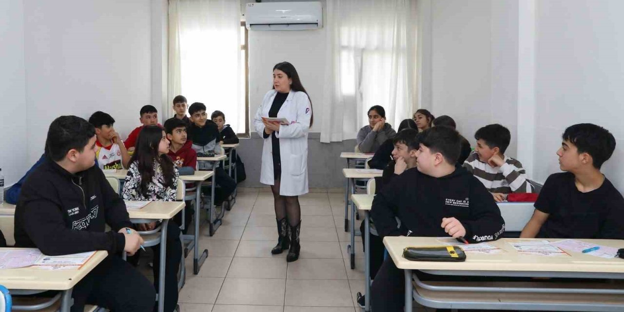 Mersin’de Öğrencilere Ücretsiz Kurs Ve 76 Deneme Desteği