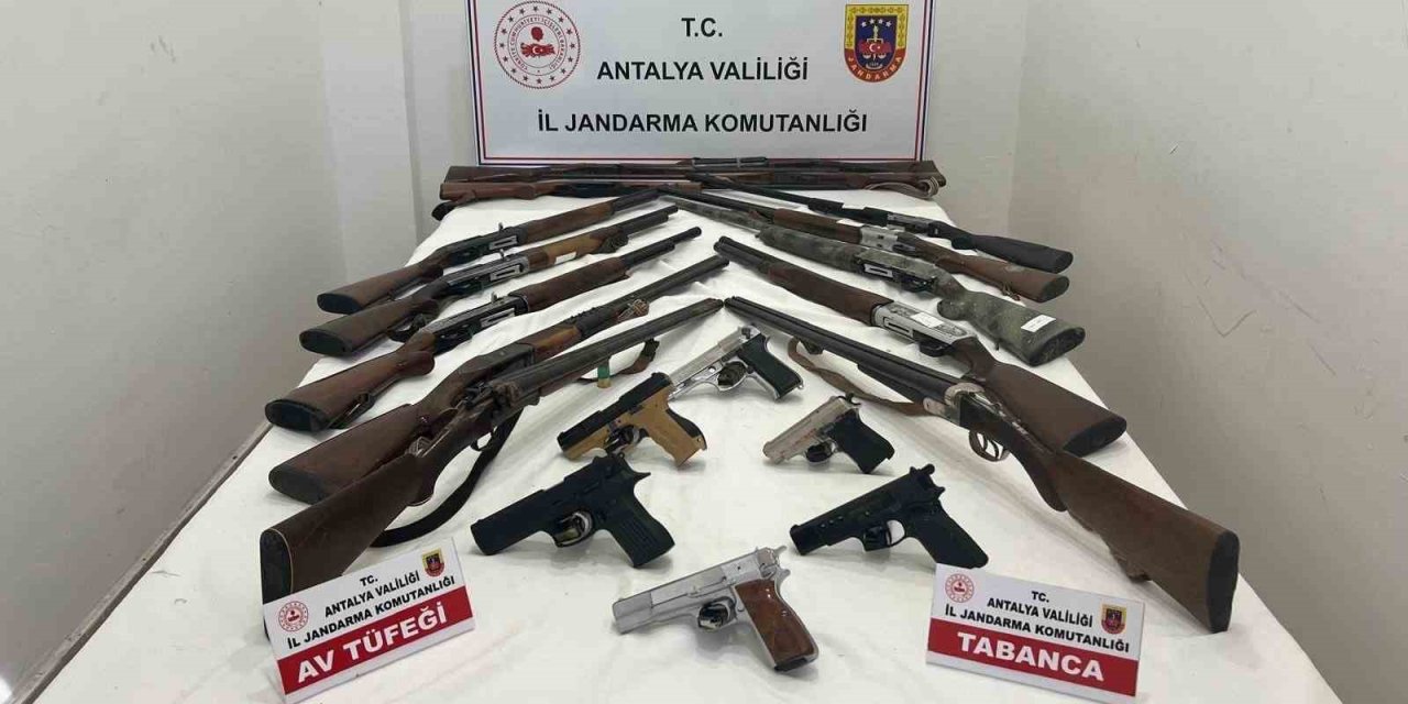 Kepez’de Ruhsatsız 21 Silah Ele Geçirildi