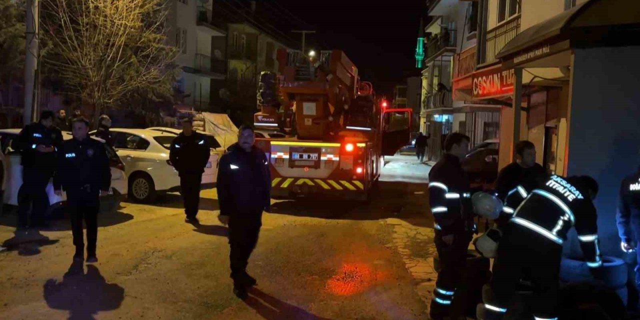 Kombiden Çıkan Yangın Paniğe Neden Oldu