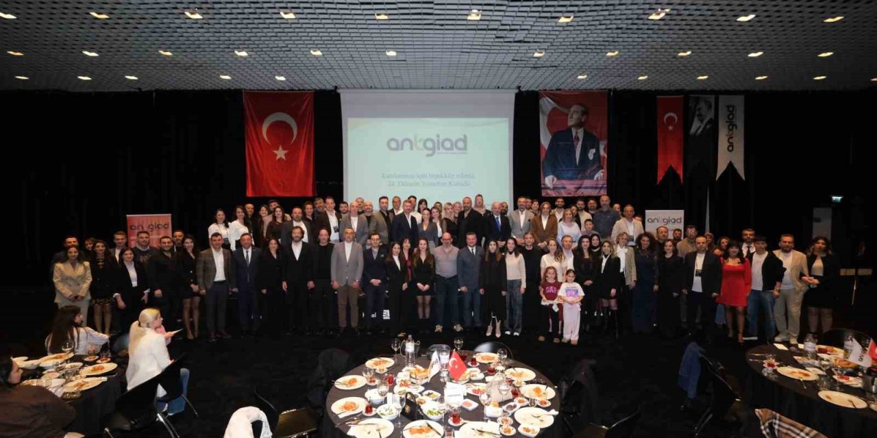Antgiad İftarında "insanın Fabrika Ayarları" Konuşuldu