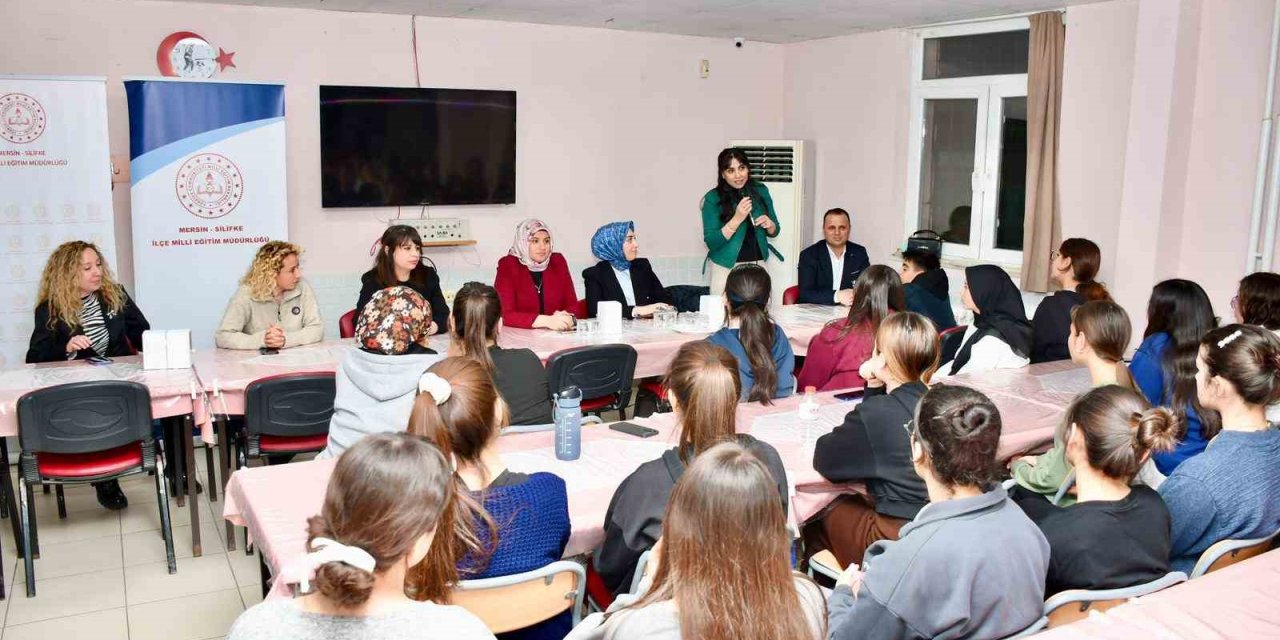 Silifke’de Cumhuriyet Savcıları Öğrencilerle İftarda Buluştu