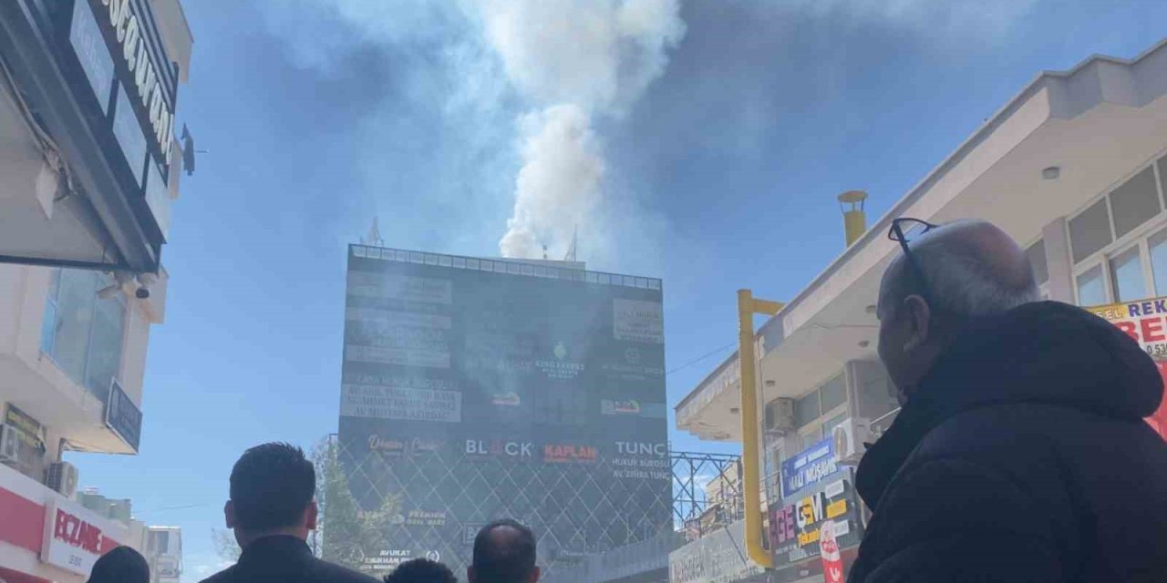 Mersin’de Baca Yangını Korkuttu
