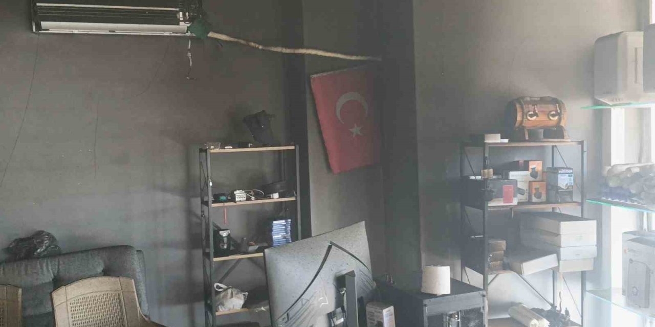 Manavgat’ta İşyeri Yangını Ucuz Atlatıldı