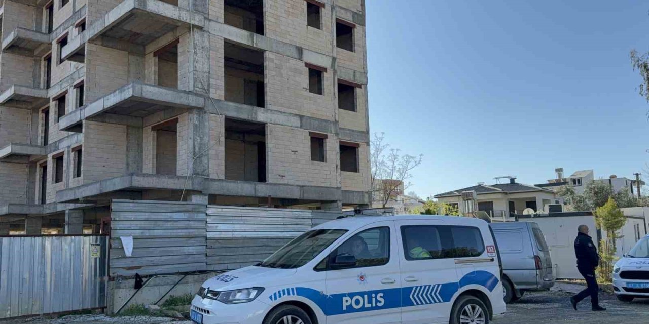 Antalya’da İnşaatın 5’nci Katından Düşen İşçi Yaralandı