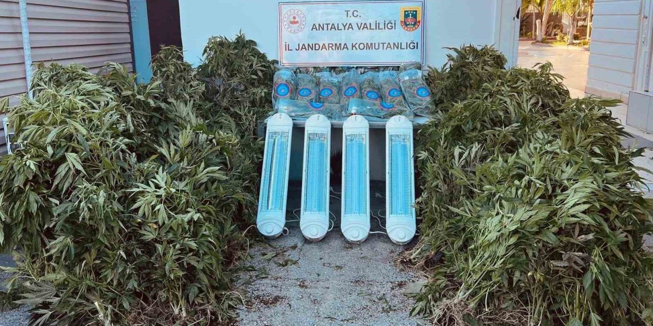 Antalya’da 23,9 Kilo Uyuşturucu Madde Ele Geçirildi