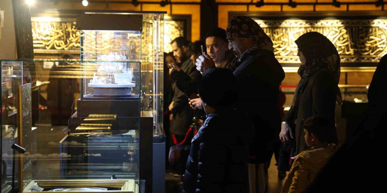Konya’da Mukaddes Emanetler Sergisine Yoğun İlgi