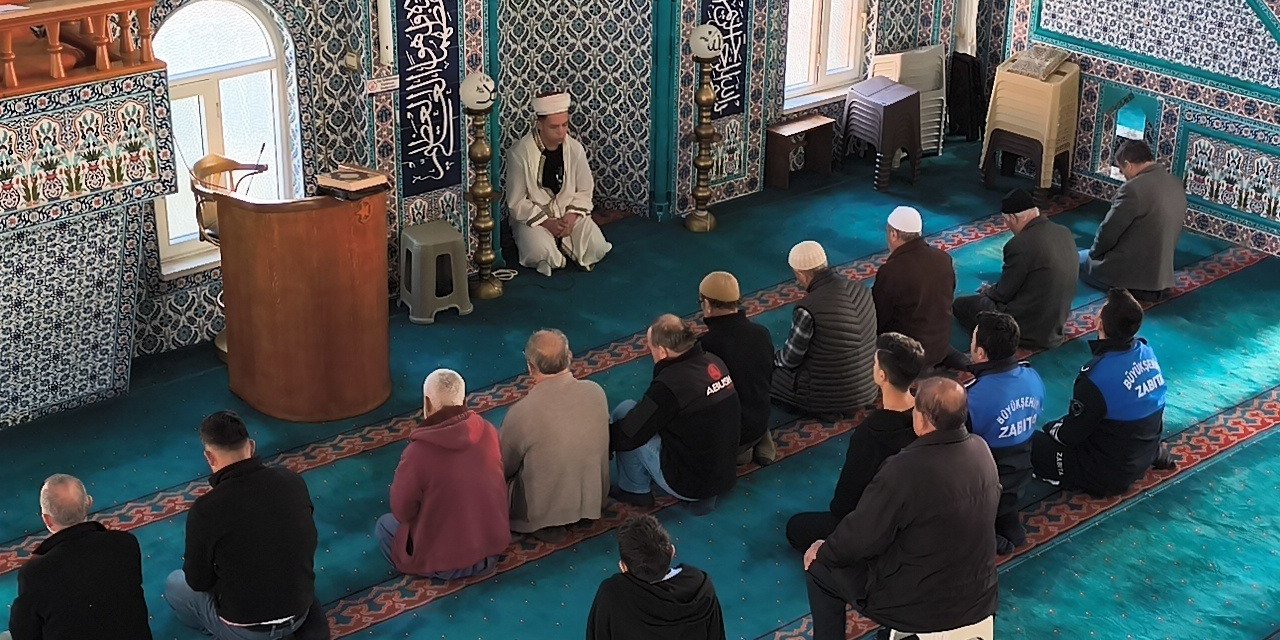 Genç Hafızlar Ramazan’da Camilerde Mukabele Okuyor