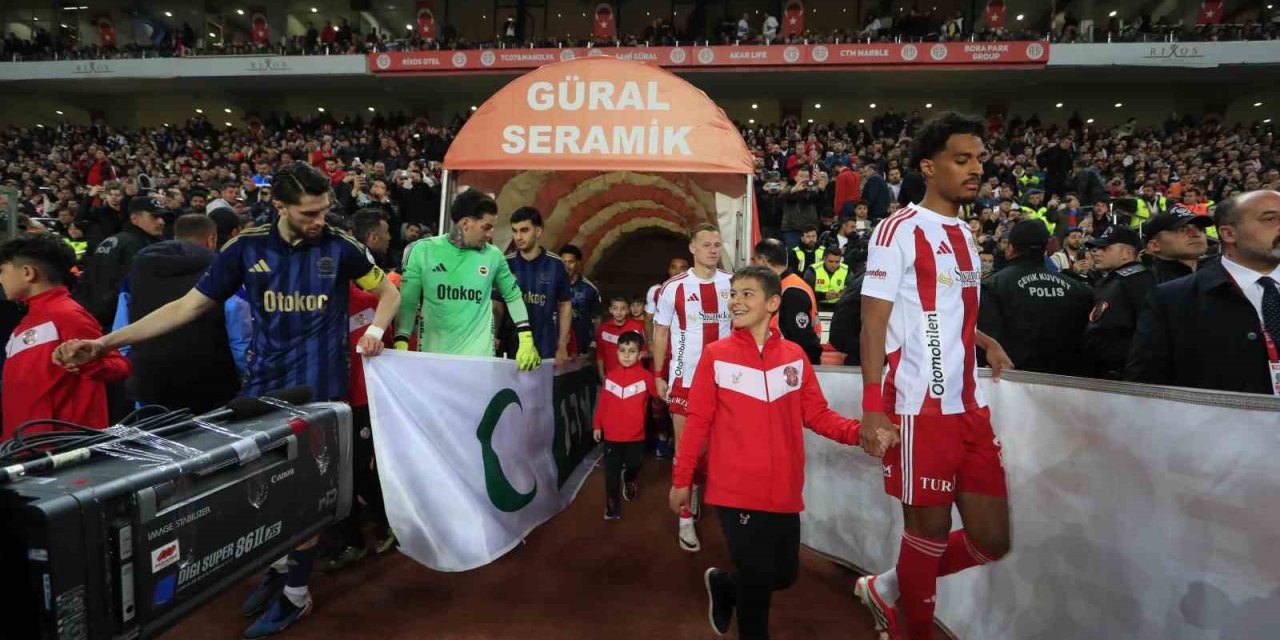 Trendyol Süper Lig: Antalyaspor: 0 - Fenerbahçe: 0 (maç Devam Ediyor)