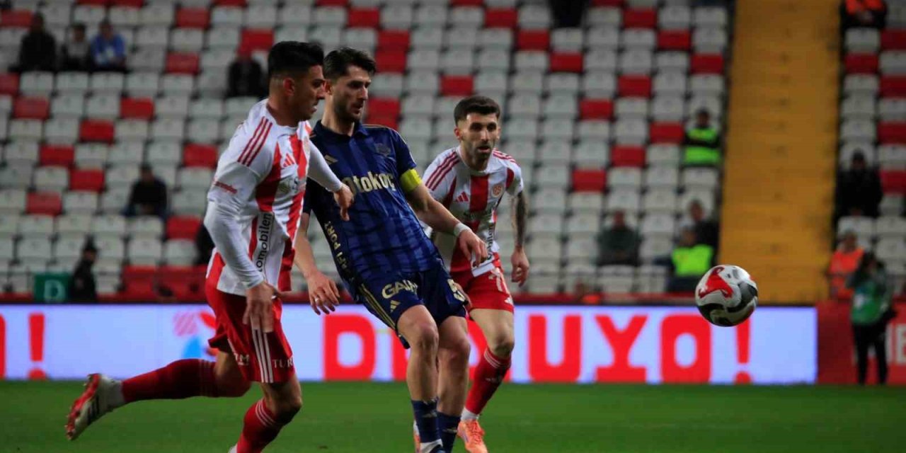 Trendyol Süper Lig: Antalyaspor: 1 - Fenerbahçe: 0  (ilk Yarı)