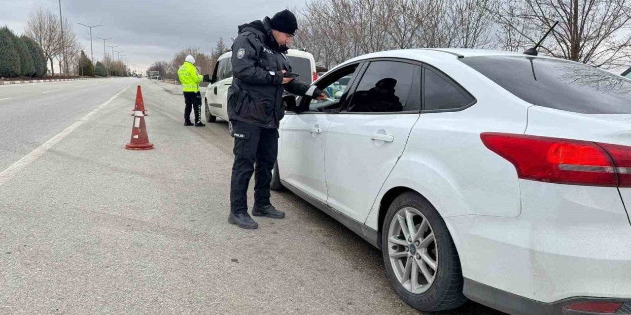 Karaman’da Uyuşturucu Ve Ruhsatsız Silahlar Ele Geçirildi: 12 Tutuklama