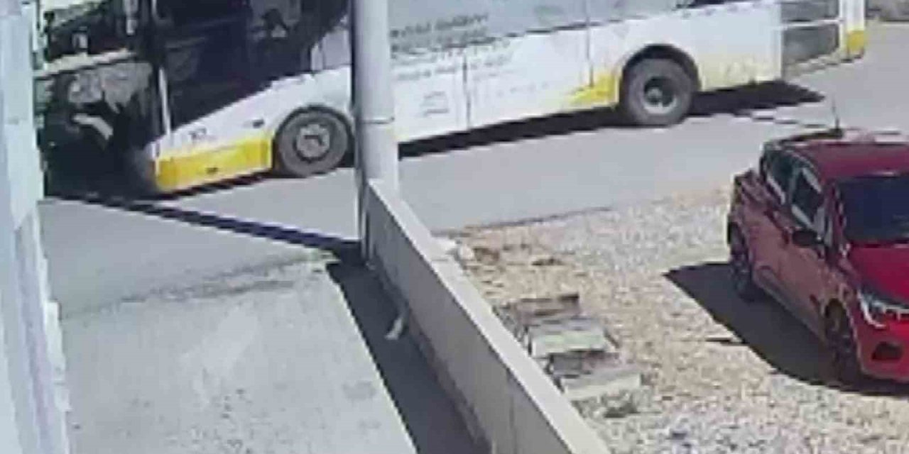 Karaman’da Yolcu Otobüsüyle Motokurye Çarpıştı: 1 Yaralı