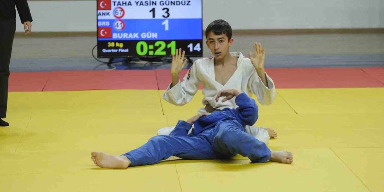 Karaman’da Okul Sporları Yıldızlar Judo Türkiye Birinciliği Heyecanı Başladı
