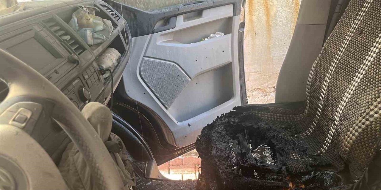 Alanya’da Hafif Ticari Araç Yangını Korkuttu