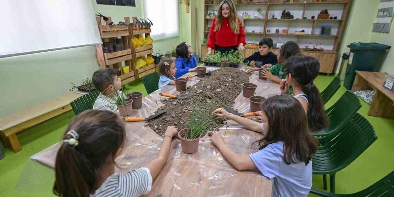 Mersin’de Minikler Doğa Atölyesinde Toprakla Buluşuyor