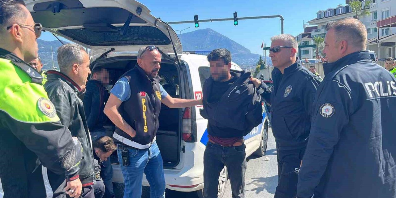 Antalya’da Ehliyetsiz Sürücü Ortalığı Birbirine Kattı: 357 Bin Lira Ceza Yedi