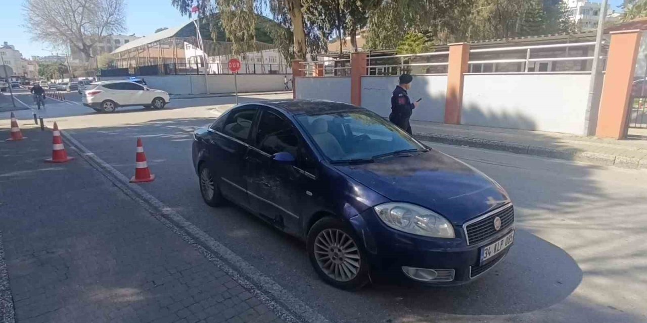 Manavgat’ta Otomobille Çarpışan Motosikletli Yaralandı