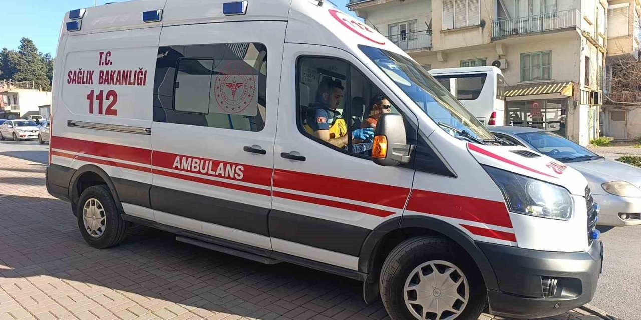 Midibüsle Çarpışan Motosikletli Yaralandı