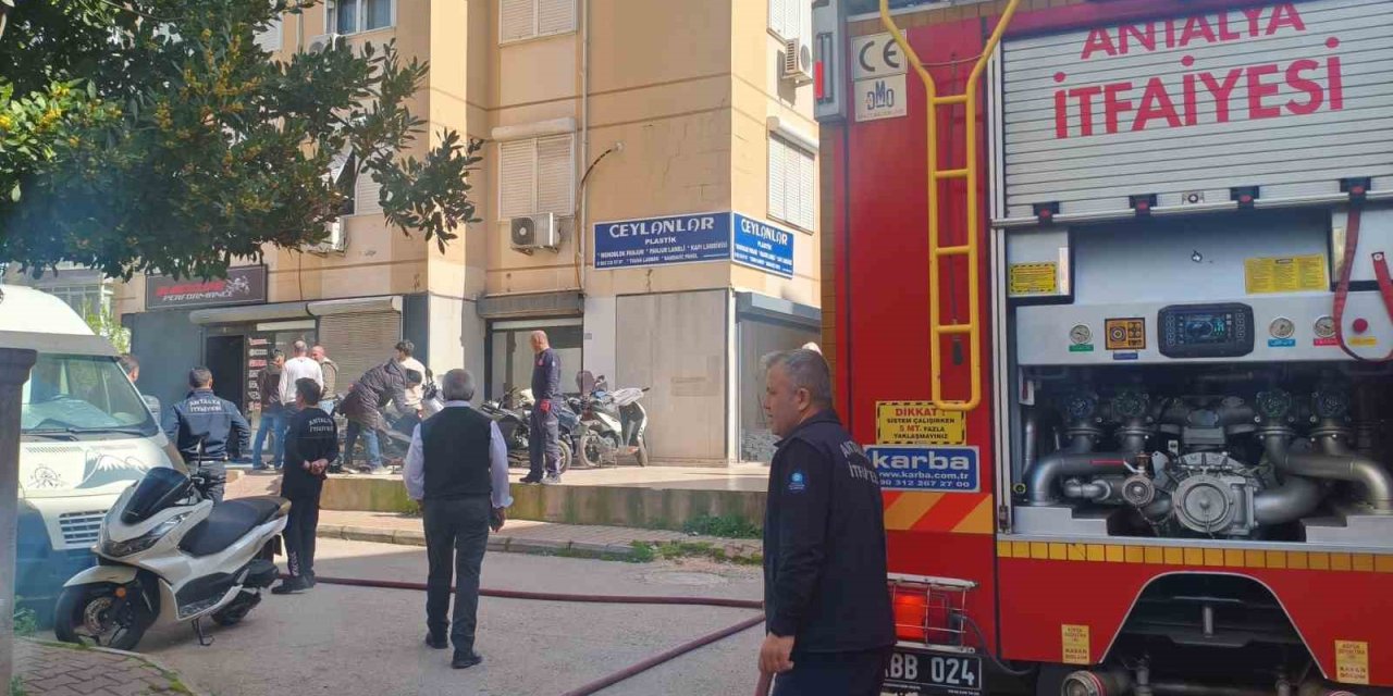 Motosiklet Tamirhanesindeki Yangın Korkuttu