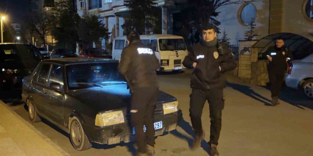 Gece Yarısı Kornası Takılı Kalan Araç Mahalleyi Ayağa Kaldırdı