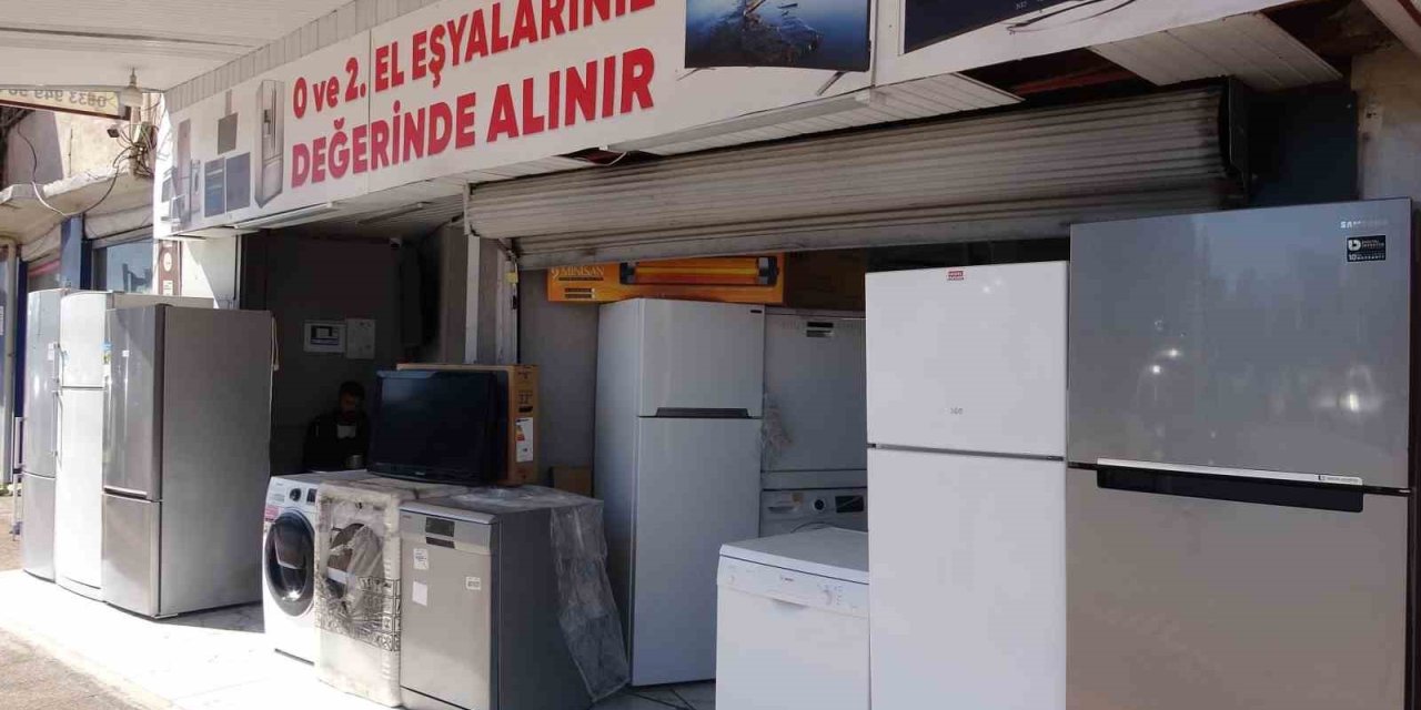 Mersin’de Bir Esnaf, Yardım Etmek İstediği Genç Tarafından Soyuldu