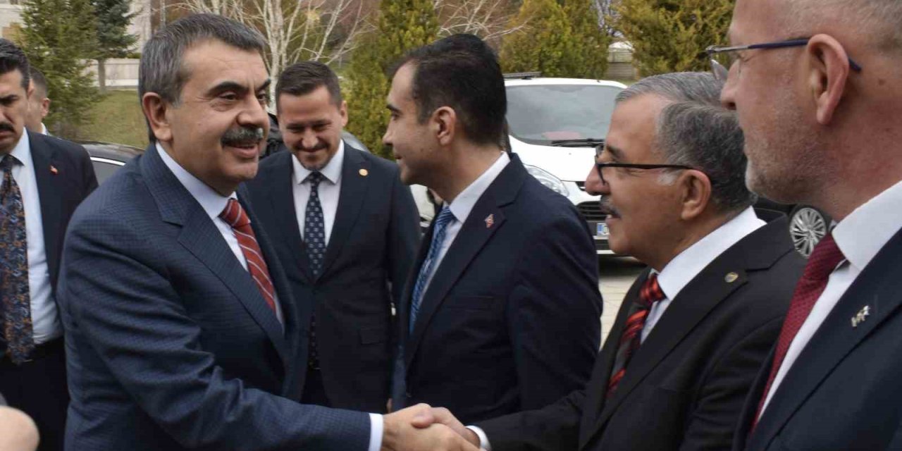 Bakan Tekin: "eğitim Çalışanlarına Yönelik Şiddetin Azaltılması İçin Çaba Gösteriyoruz"