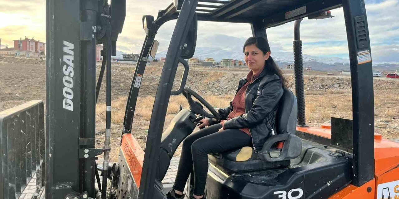 Başarılı Forklift Operatörü Kardelen İlgen’den; Kadınlara "cesur Olun" Çağırısı