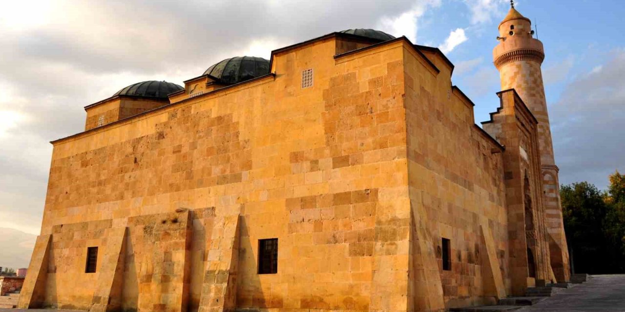 800 Yıllık Selçuklu Camisi Meraklılarını Bekliyor