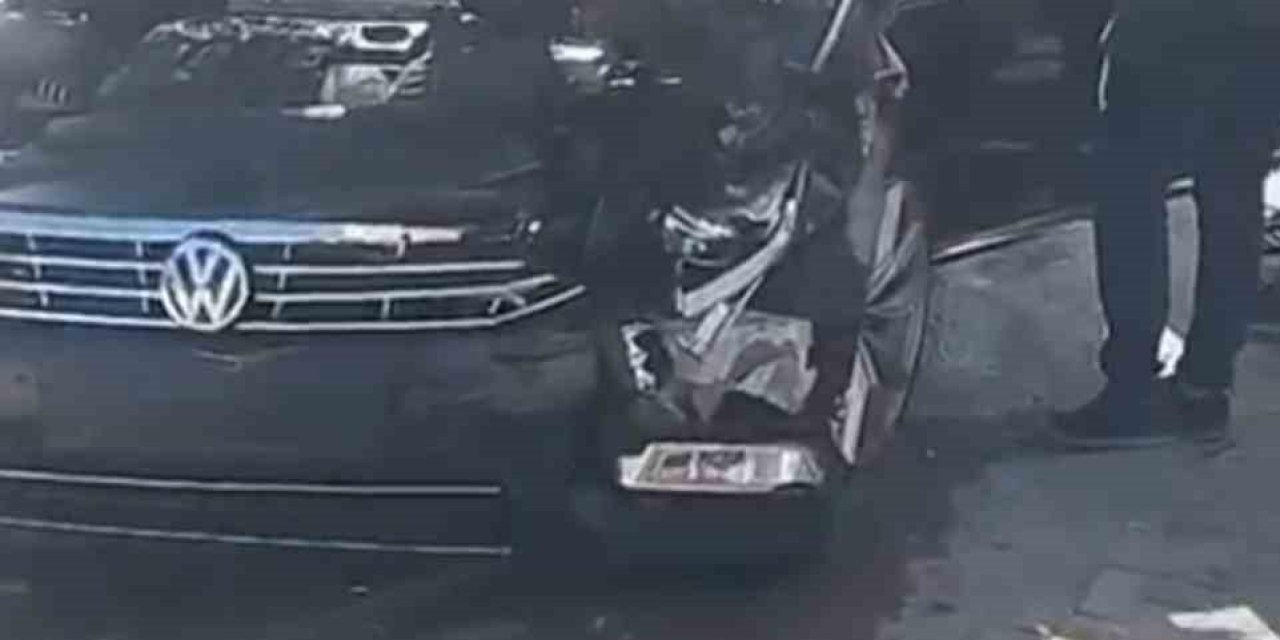 Manavgat’ta İki Otomobil Kavşakta Çarpıştı